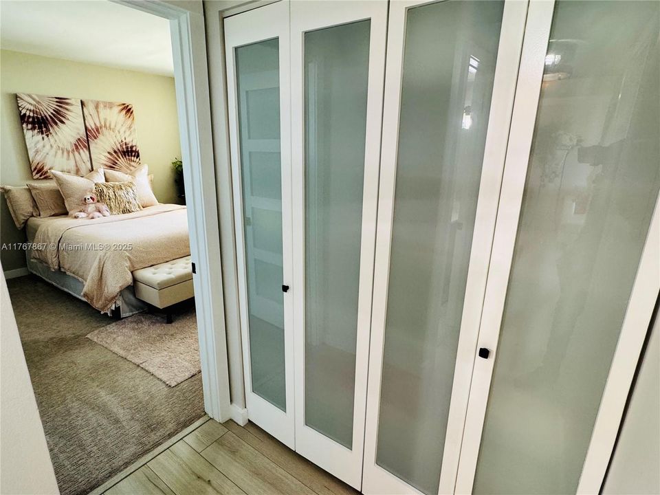 Recently Sold: $315,000 (2 beds, 2 baths, 963 Square Feet)