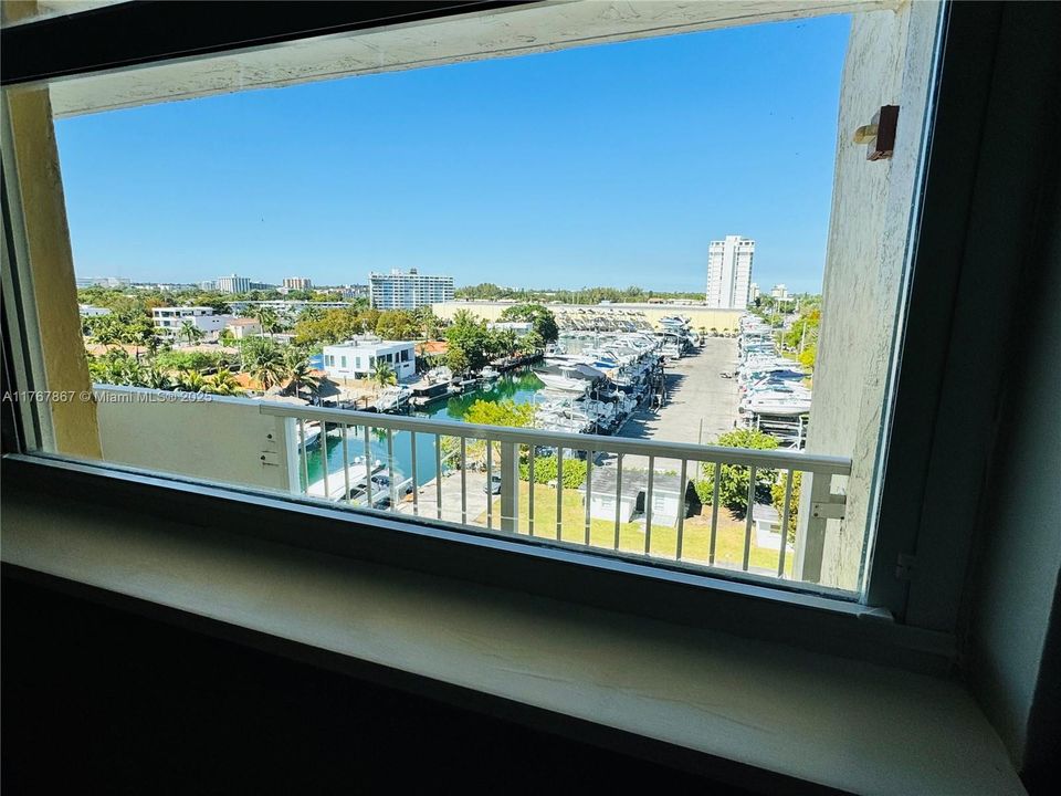 Recently Sold: $315,000 (2 beds, 2 baths, 963 Square Feet)