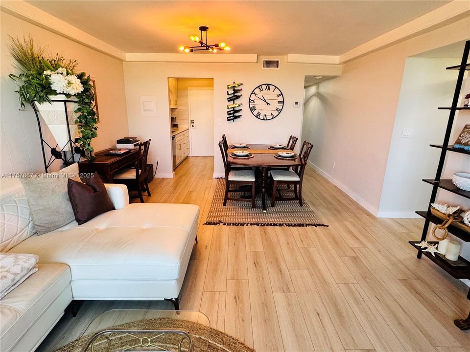 Recently Sold: $315,000 (2 beds, 2 baths, 963 Square Feet)