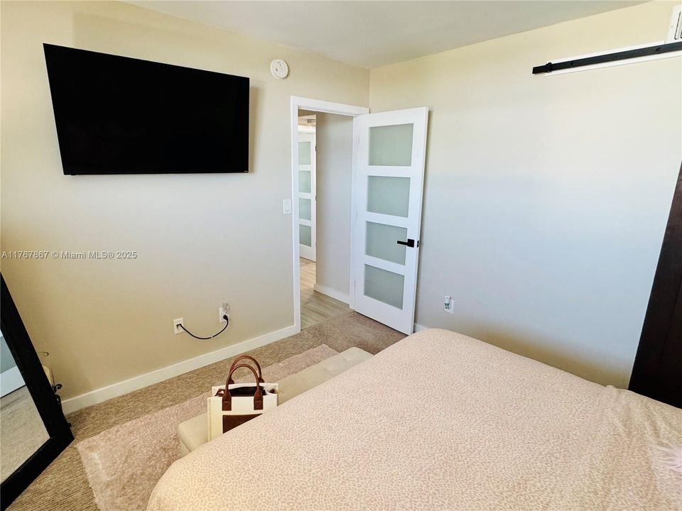 Recently Sold: $315,000 (2 beds, 2 baths, 963 Square Feet)