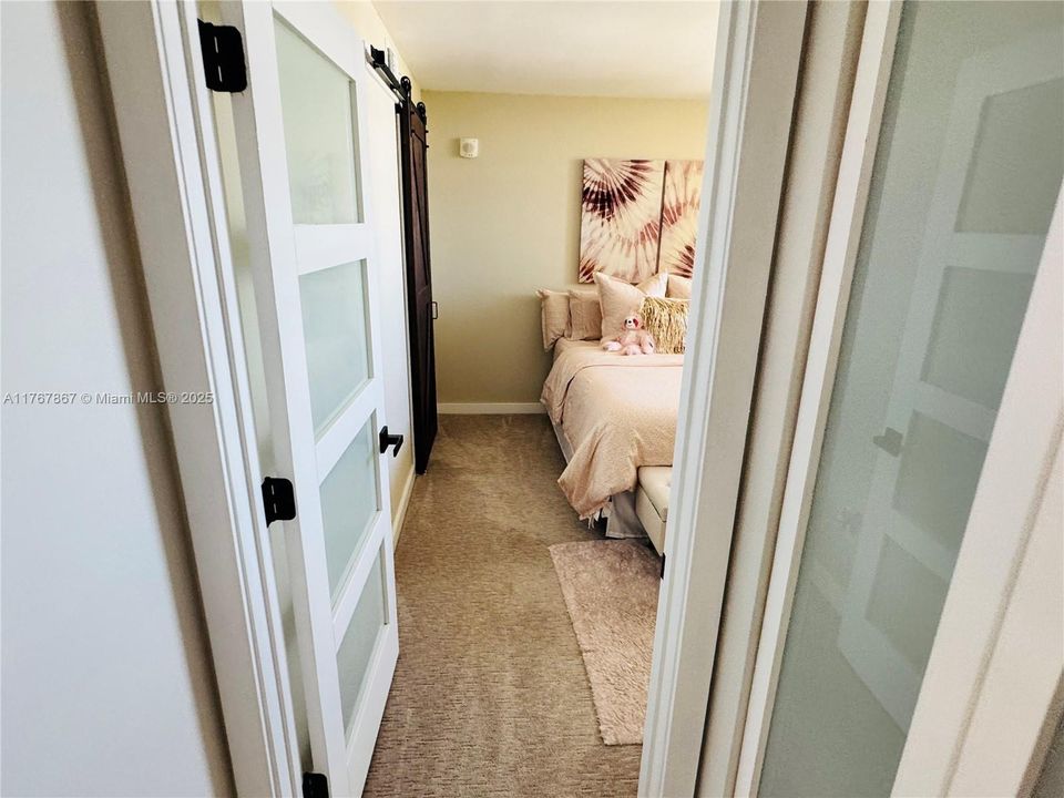 Recently Sold: $315,000 (2 beds, 2 baths, 963 Square Feet)