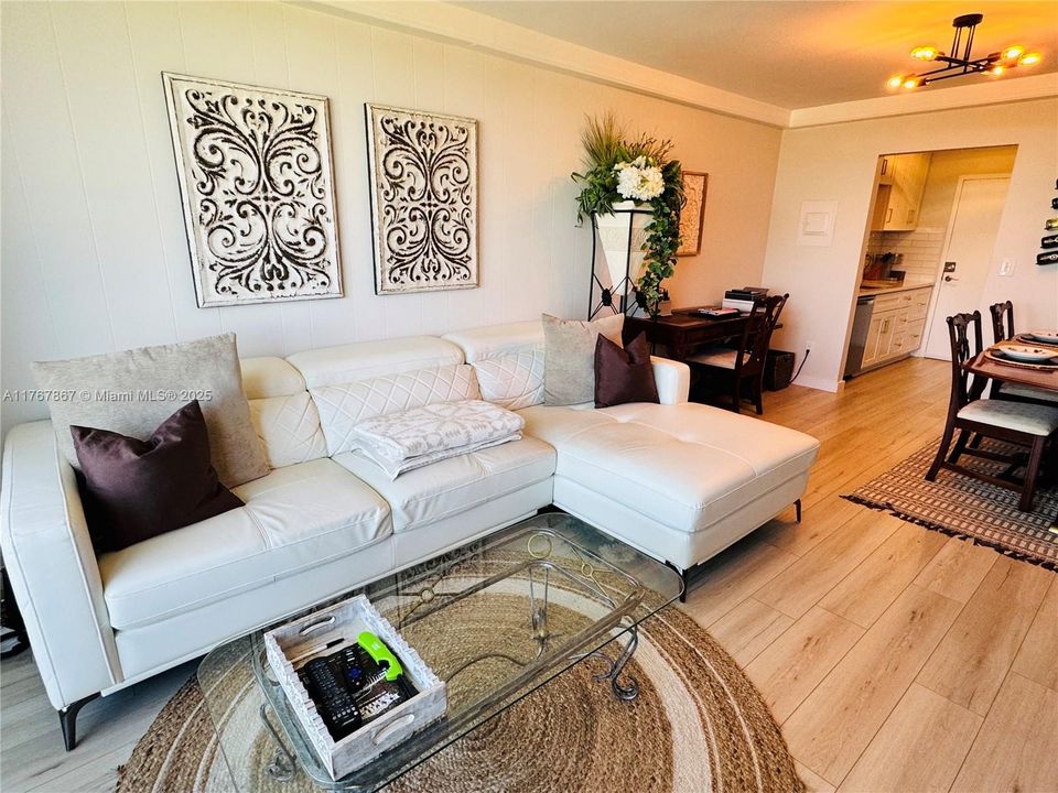 Recently Sold: $315,000 (2 beds, 2 baths, 963 Square Feet)