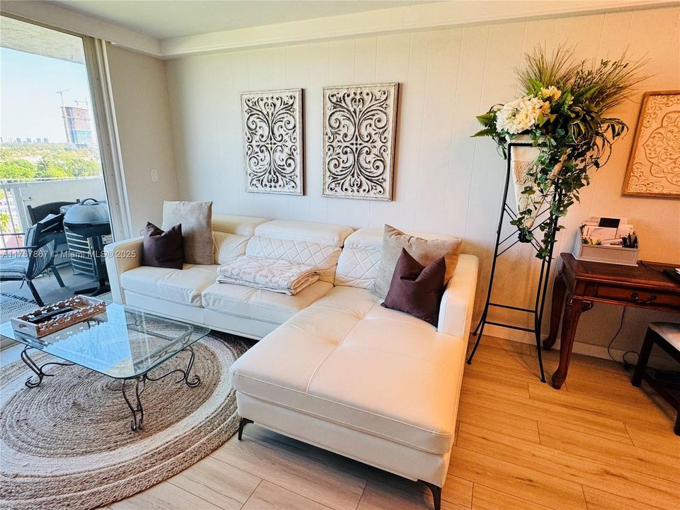 Recently Sold: $315,000 (2 beds, 2 baths, 963 Square Feet)