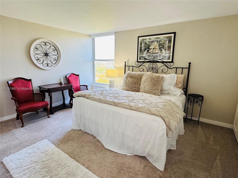 Recently Sold: $315,000 (2 beds, 2 baths, 963 Square Feet)