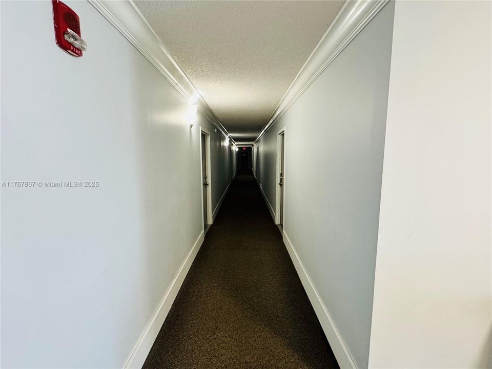 Recently Sold: $315,000 (2 beds, 2 baths, 963 Square Feet)