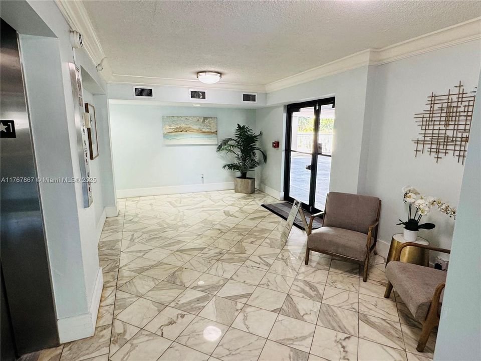 Recently Sold: $315,000 (2 beds, 2 baths, 963 Square Feet)