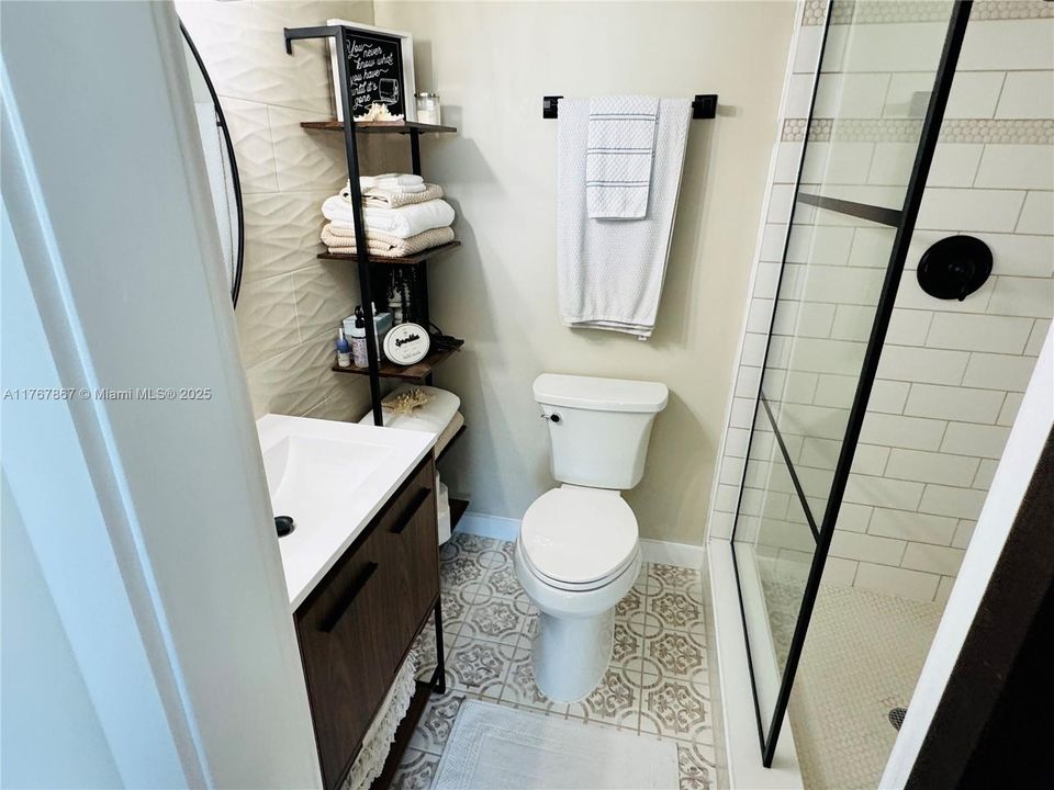 Recently Sold: $315,000 (2 beds, 2 baths, 963 Square Feet)