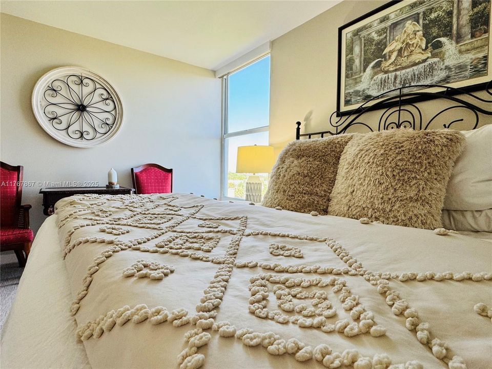 Recently Sold: $315,000 (2 beds, 2 baths, 963 Square Feet)