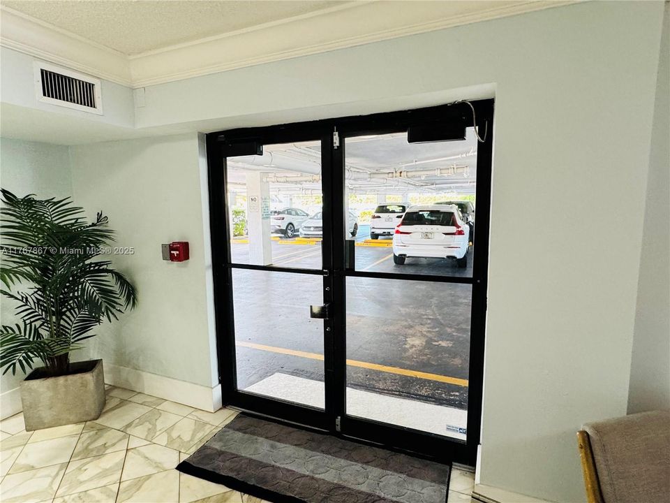 Recently Sold: $315,000 (2 beds, 2 baths, 963 Square Feet)