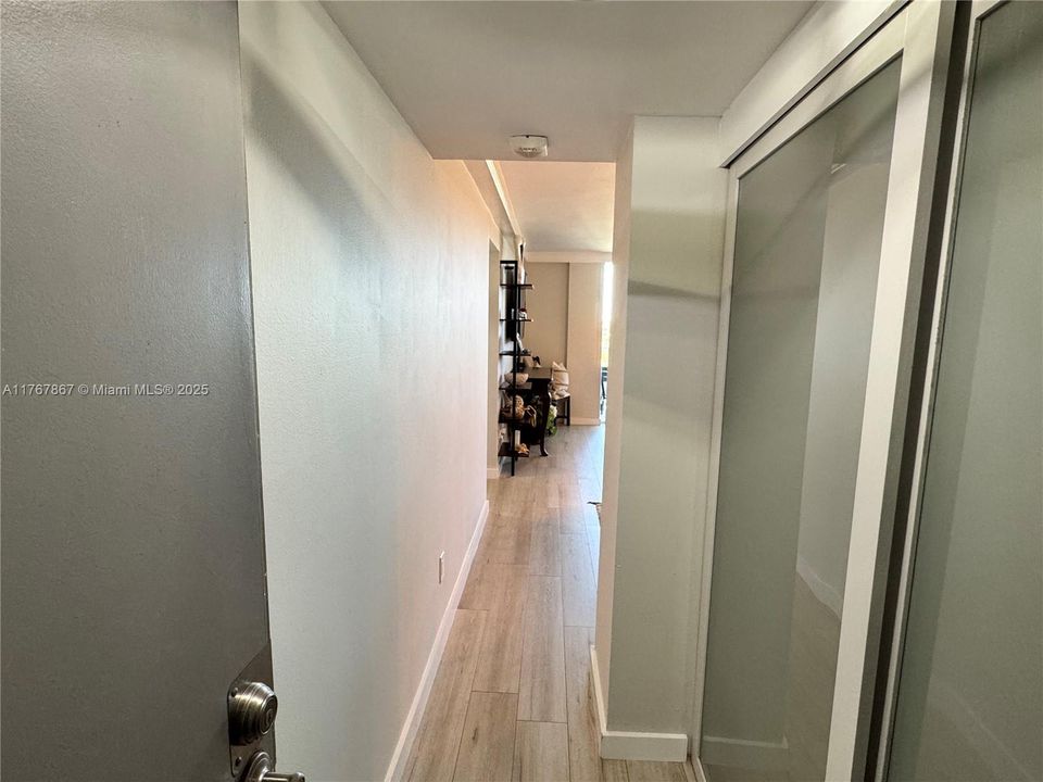 Recently Sold: $315,000 (2 beds, 2 baths, 963 Square Feet)