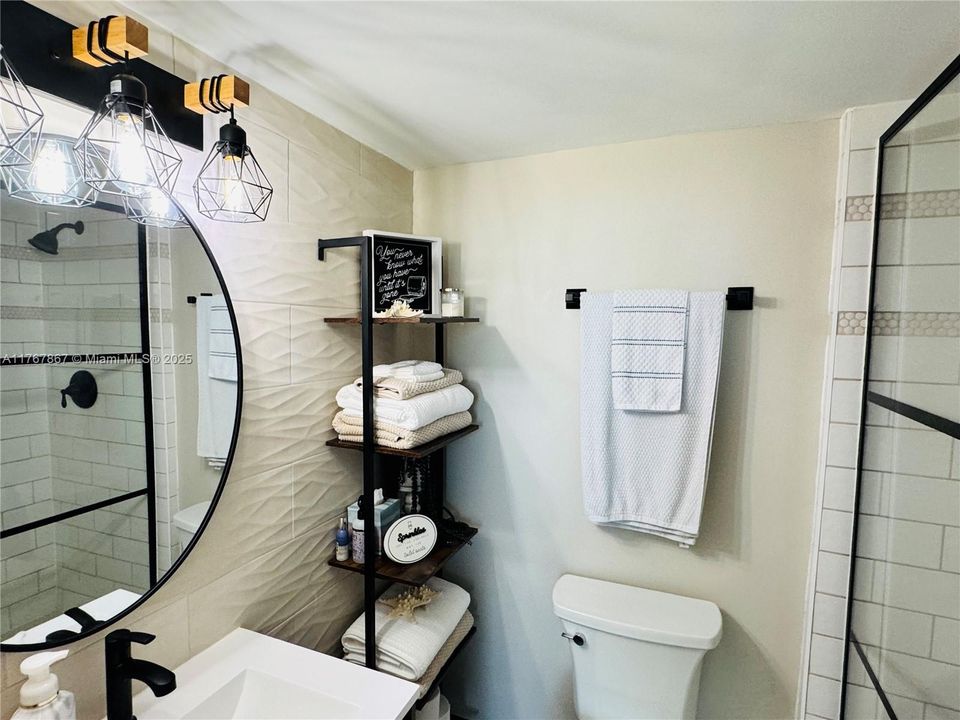 Recently Sold: $315,000 (2 beds, 2 baths, 963 Square Feet)