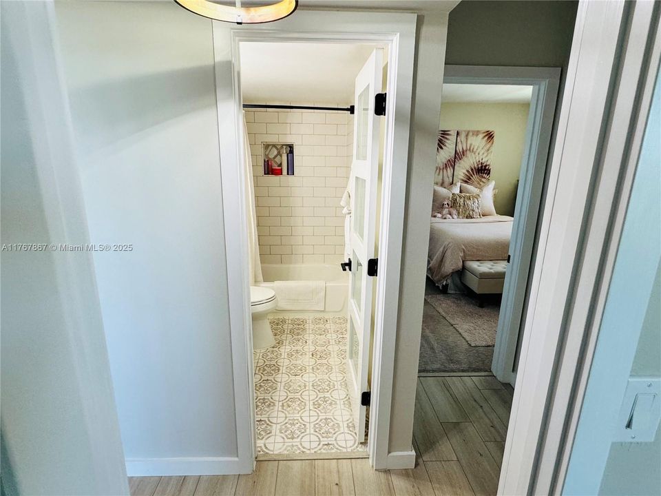 Recently Sold: $315,000 (2 beds, 2 baths, 963 Square Feet)