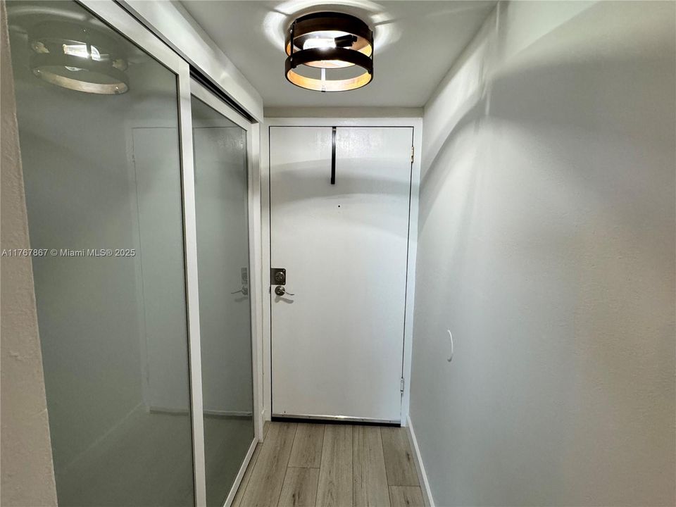 Recently Sold: $315,000 (2 beds, 2 baths, 963 Square Feet)