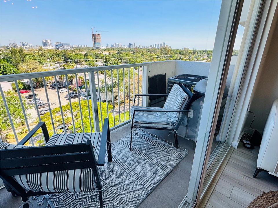 Recently Sold: $315,000 (2 beds, 2 baths, 963 Square Feet)