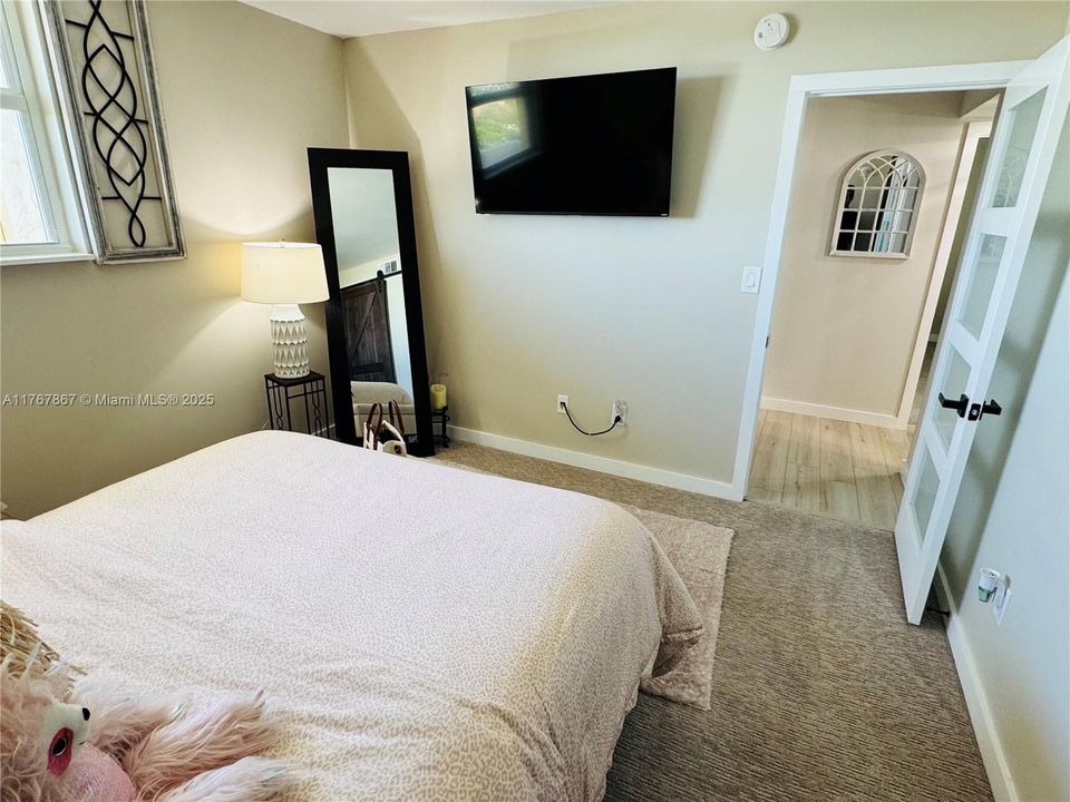 Recently Sold: $315,000 (2 beds, 2 baths, 963 Square Feet)