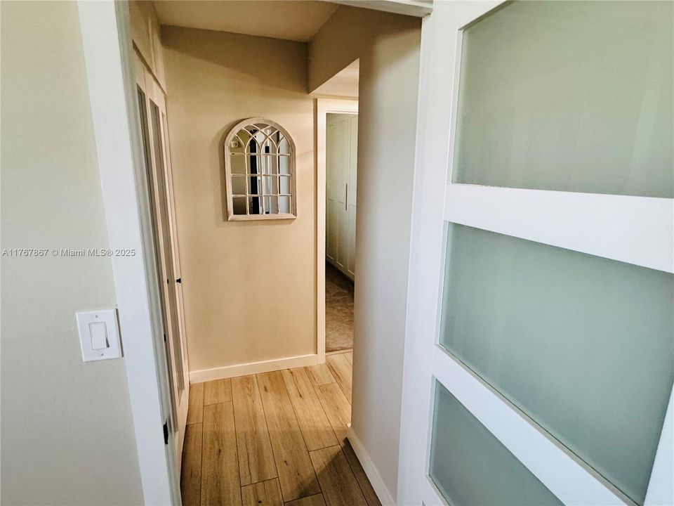 Recently Sold: $315,000 (2 beds, 2 baths, 963 Square Feet)