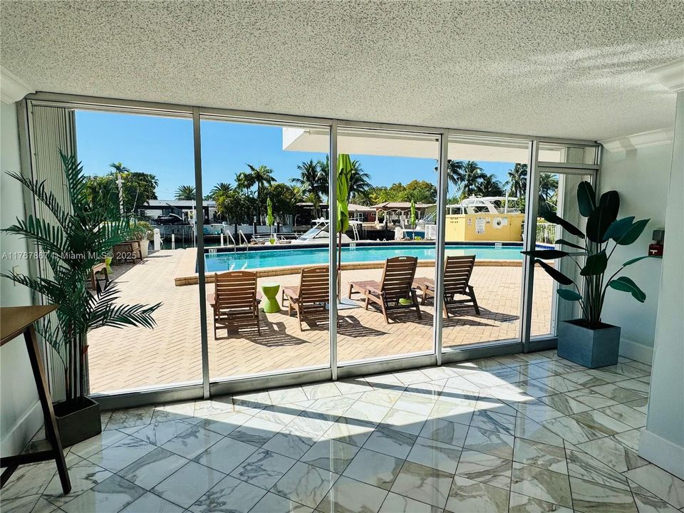 Recently Sold: $315,000 (2 beds, 2 baths, 963 Square Feet)