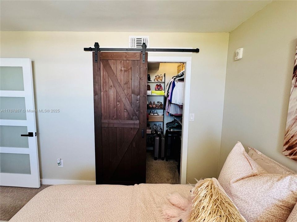 Recently Sold: $315,000 (2 beds, 2 baths, 963 Square Feet)