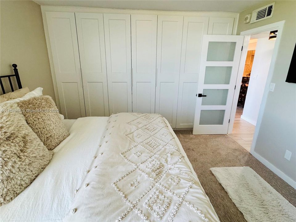 Recently Sold: $315,000 (2 beds, 2 baths, 963 Square Feet)