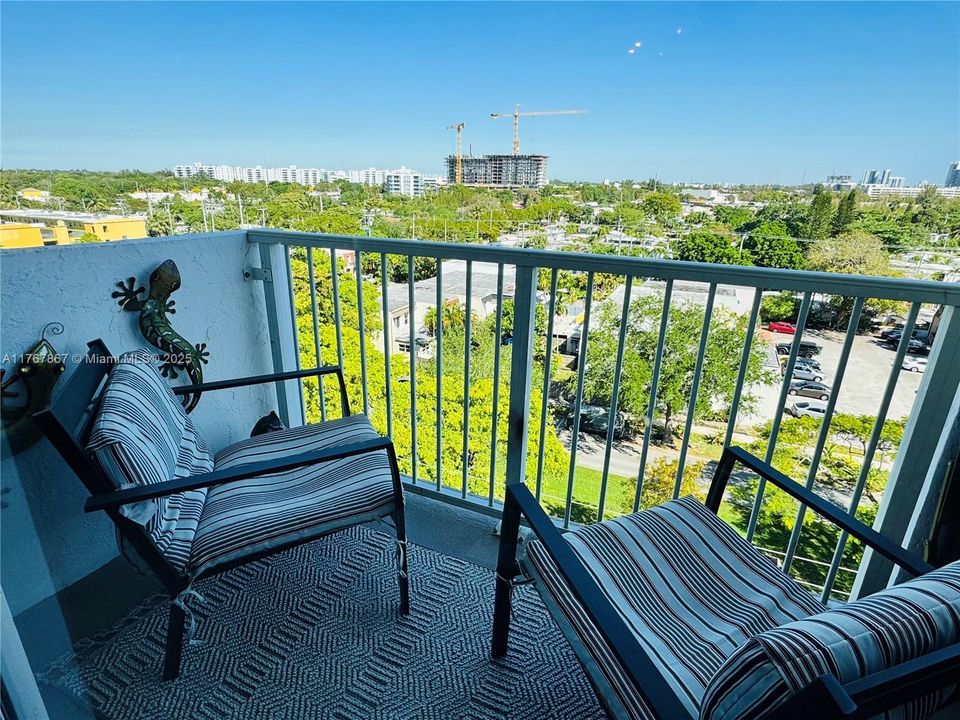 Recently Sold: $315,000 (2 beds, 2 baths, 963 Square Feet)