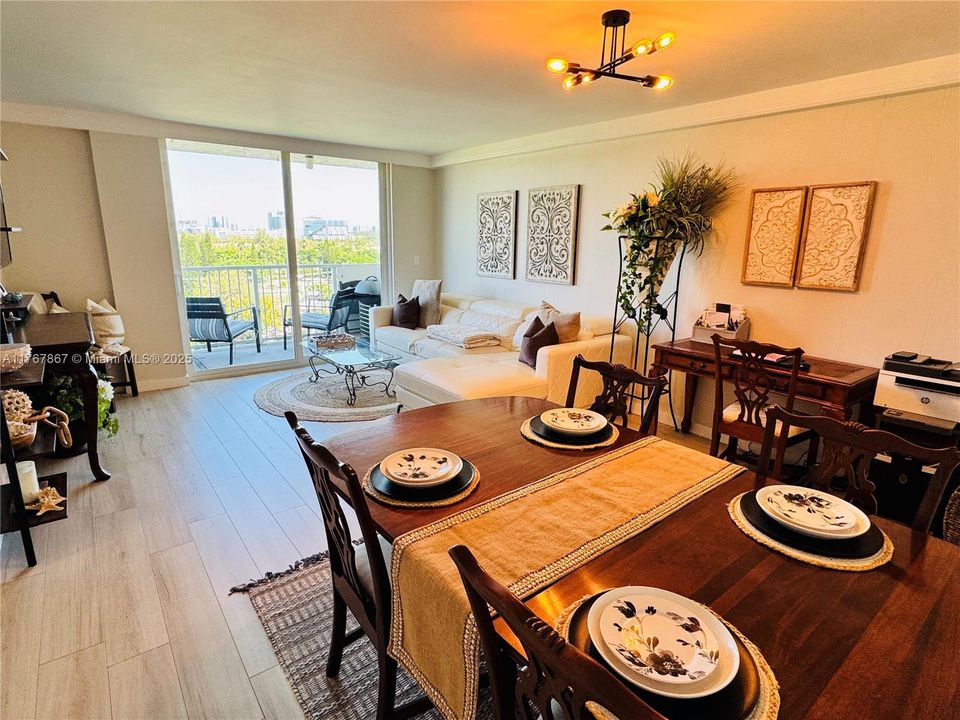 Recently Sold: $315,000 (2 beds, 2 baths, 963 Square Feet)