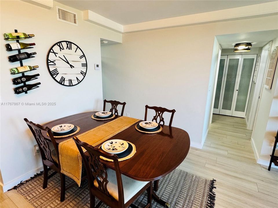 Recently Sold: $315,000 (2 beds, 2 baths, 963 Square Feet)