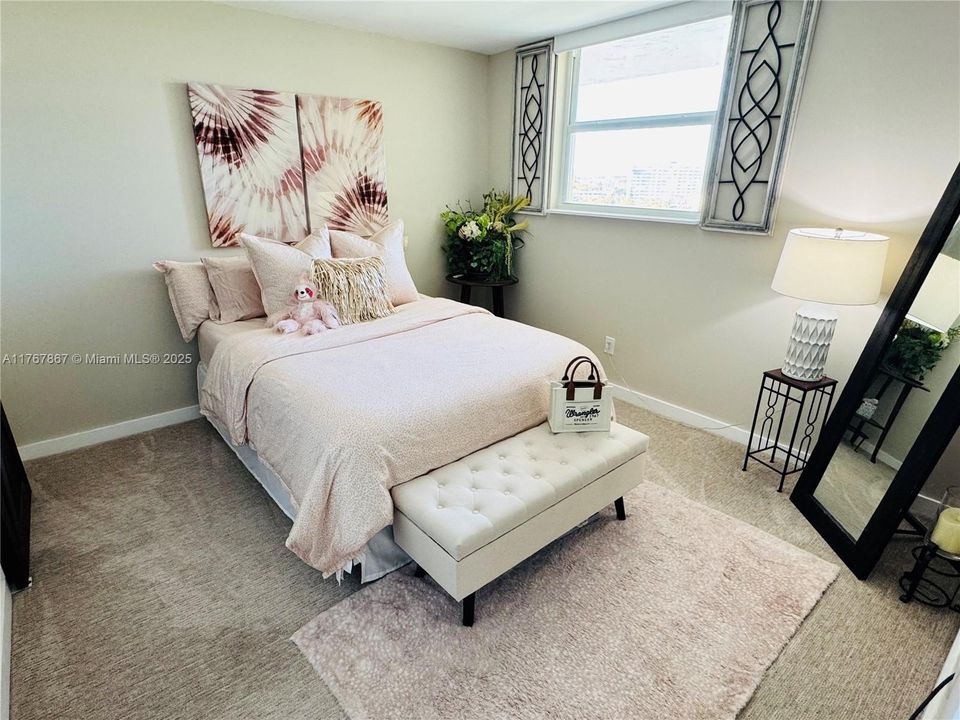 Recently Sold: $315,000 (2 beds, 2 baths, 963 Square Feet)