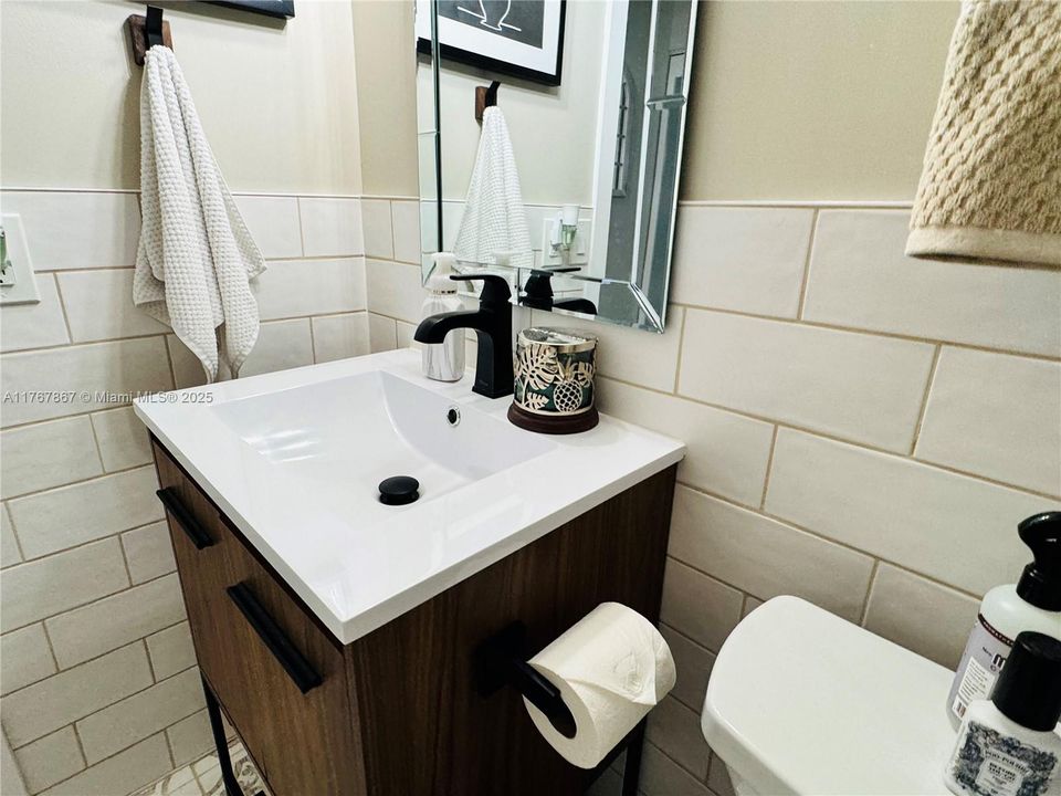 Recently Sold: $315,000 (2 beds, 2 baths, 963 Square Feet)