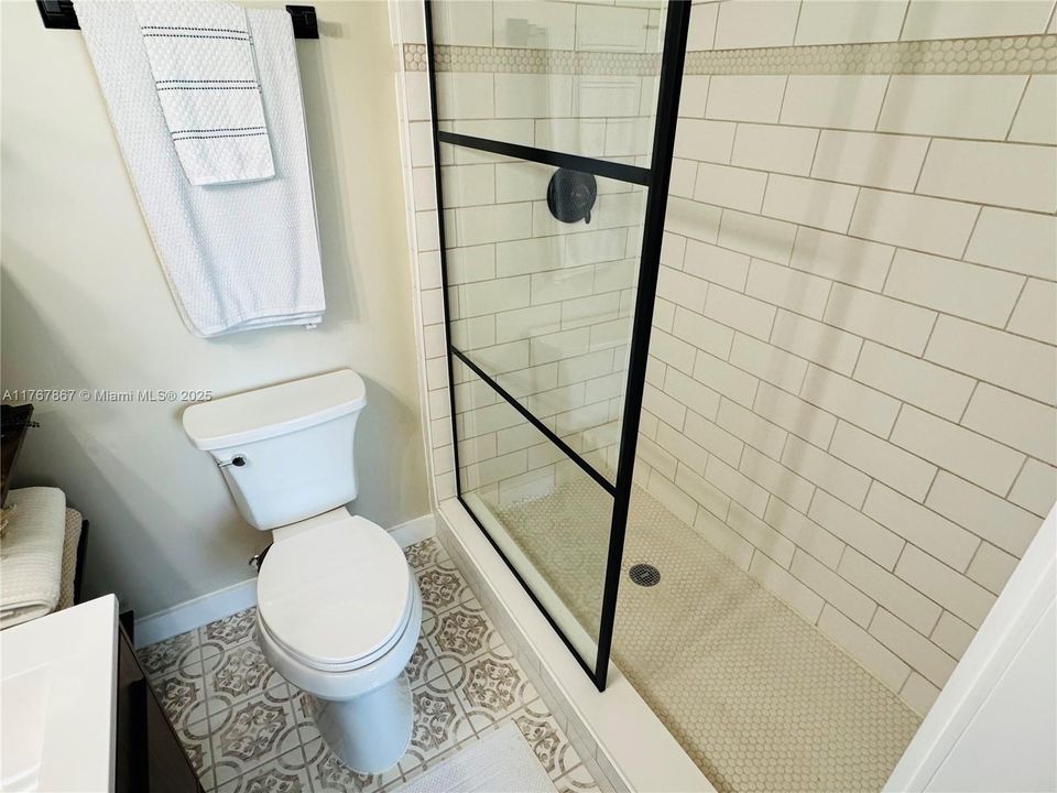 Recently Sold: $315,000 (2 beds, 2 baths, 963 Square Feet)