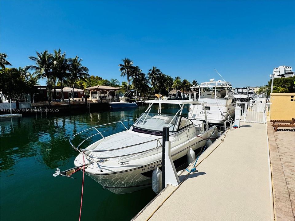 Recently Sold: $315,000 (2 beds, 2 baths, 963 Square Feet)