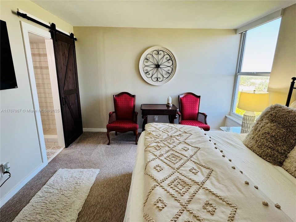 Recently Sold: $315,000 (2 beds, 2 baths, 963 Square Feet)