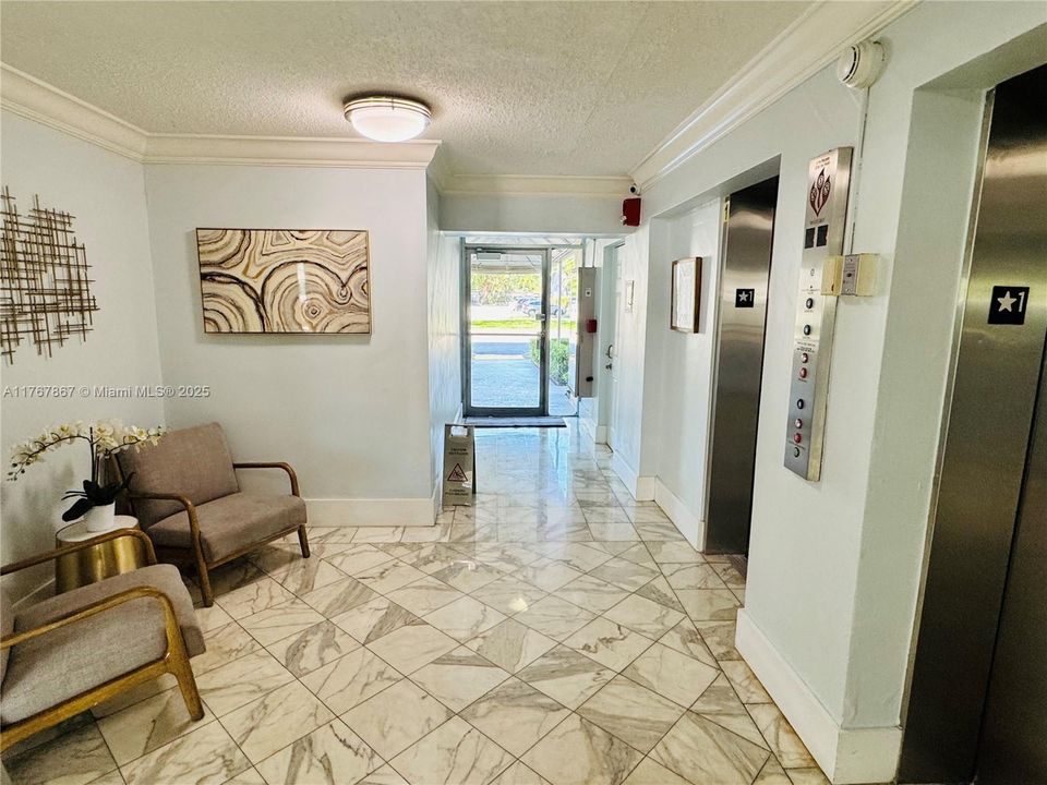 Recently Sold: $315,000 (2 beds, 2 baths, 963 Square Feet)