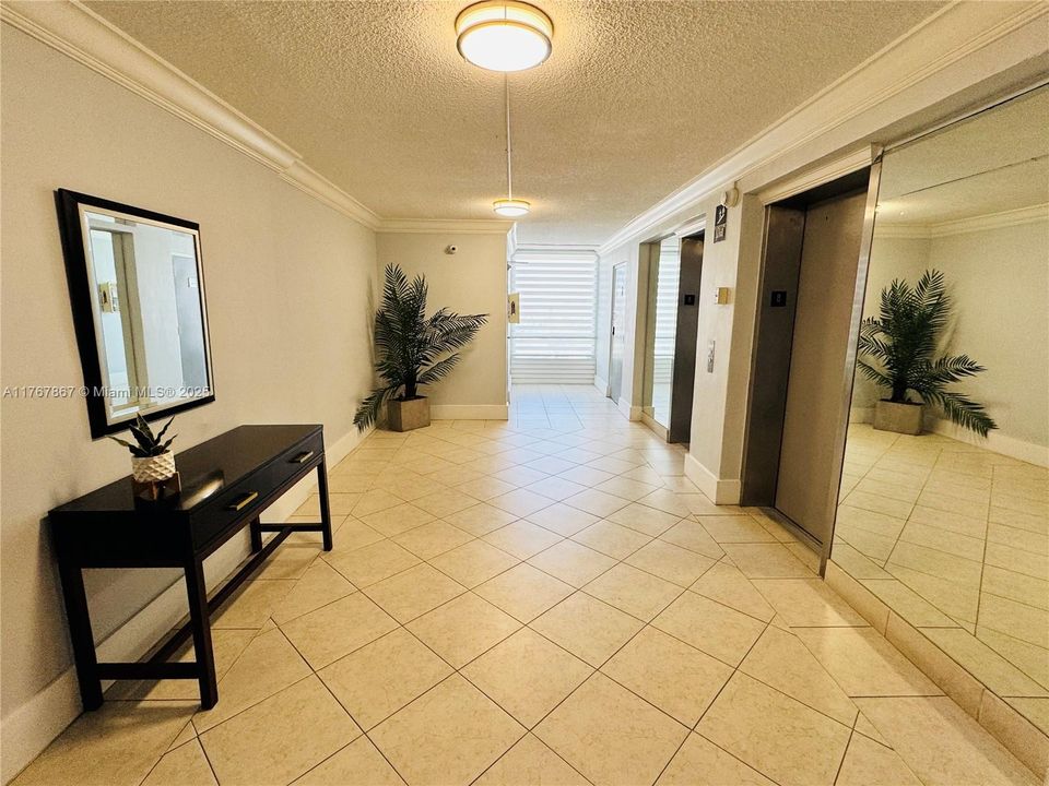 Recently Sold: $315,000 (2 beds, 2 baths, 963 Square Feet)