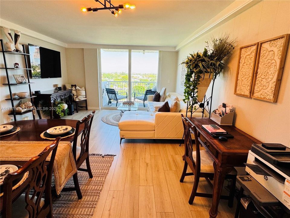 Recently Sold: $315,000 (2 beds, 2 baths, 963 Square Feet)