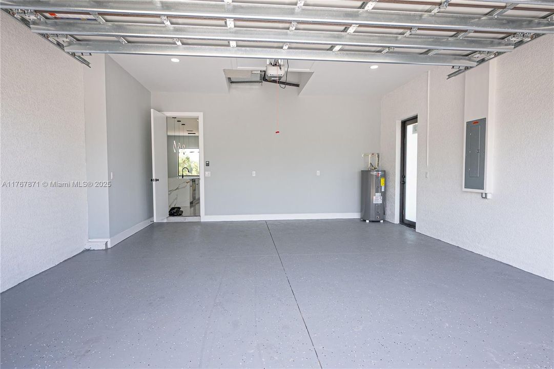 Недавно продано: $415,000 (4 спален, 2 ванн, 1800 Квадратных фут)