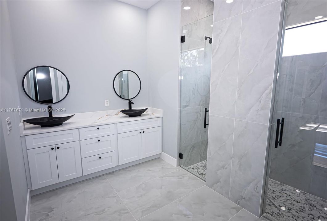 Недавно продано: $415,000 (4 спален, 2 ванн, 1800 Квадратных фут)