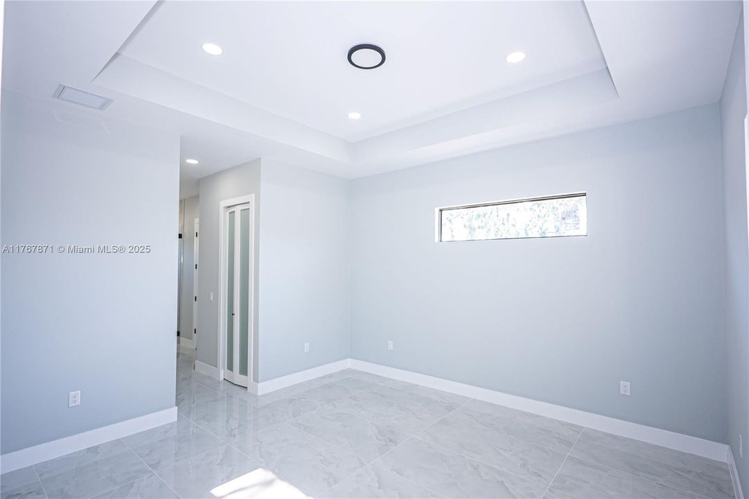 Недавно продано: $415,000 (4 спален, 2 ванн, 1800 Квадратных фут)