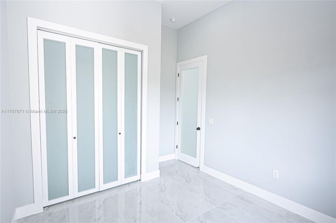 Недавно продано: $415,000 (4 спален, 2 ванн, 1800 Квадратных фут)