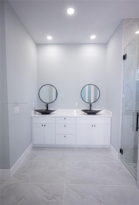 Недавно продано: $415,000 (4 спален, 2 ванн, 1800 Квадратных фут)