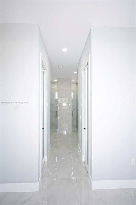 Недавно продано: $415,000 (4 спален, 2 ванн, 1800 Квадратных фут)