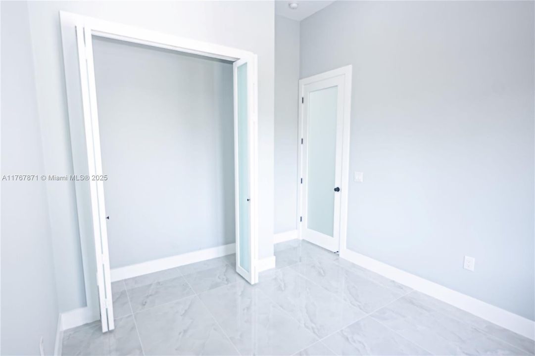 Недавно продано: $415,000 (4 спален, 2 ванн, 1800 Квадратных фут)