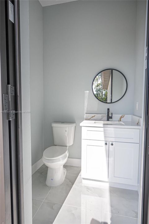 Недавно продано: $415,000 (4 спален, 2 ванн, 1800 Квадратных фут)