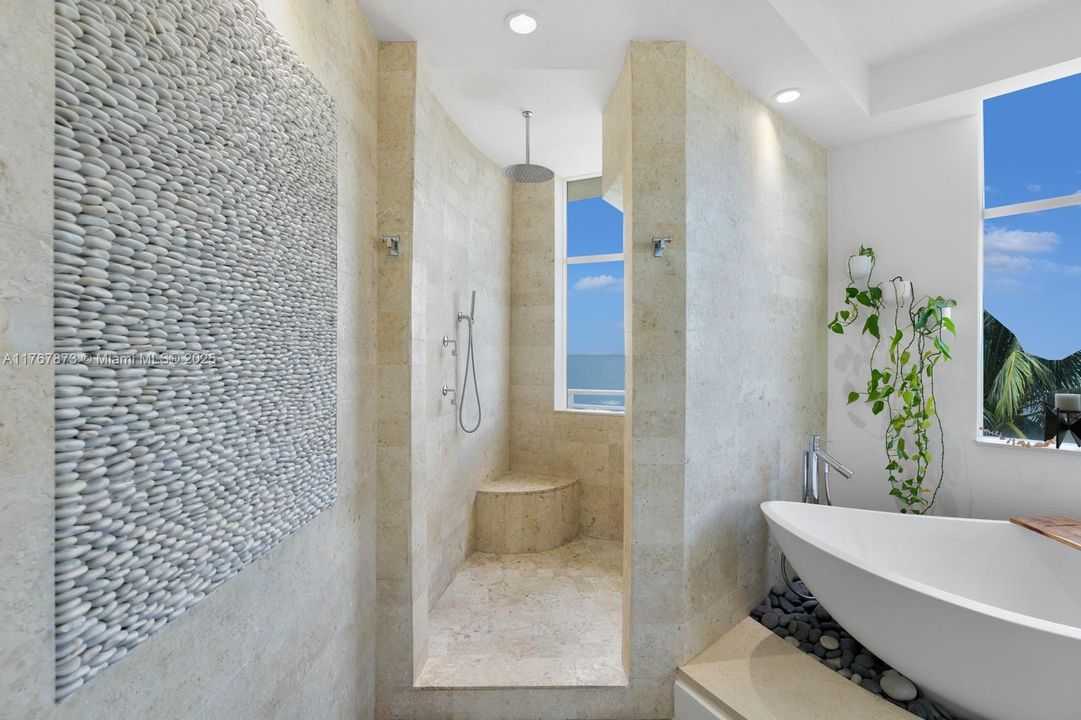 Recently Sold: $3,895,000 (4 beds, 3 baths, 3410 Square Feet)