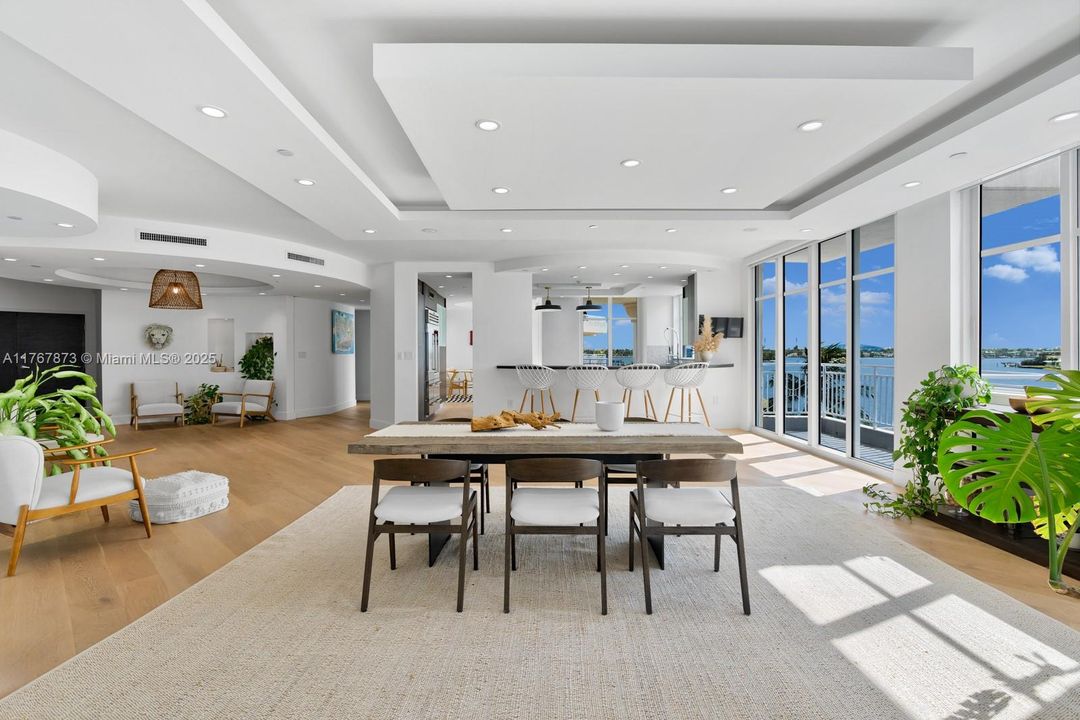 Recently Sold: $3,895,000 (4 beds, 3 baths, 3410 Square Feet)