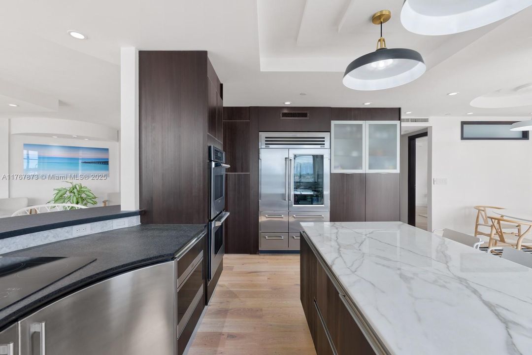 Recently Sold: $3,895,000 (4 beds, 3 baths, 3410 Square Feet)