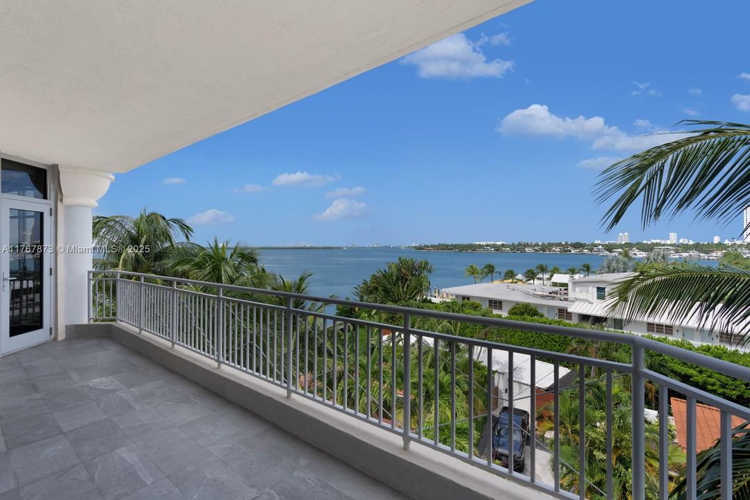 Recently Sold: $3,895,000 (4 beds, 3 baths, 3410 Square Feet)