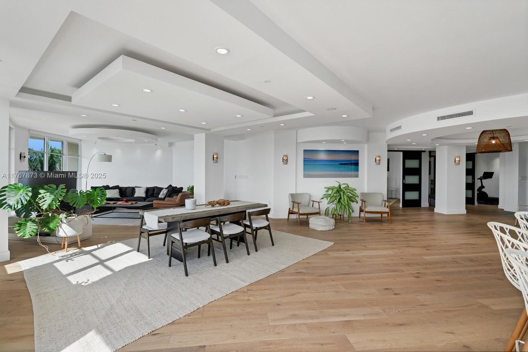 Recently Sold: $3,895,000 (4 beds, 3 baths, 3410 Square Feet)