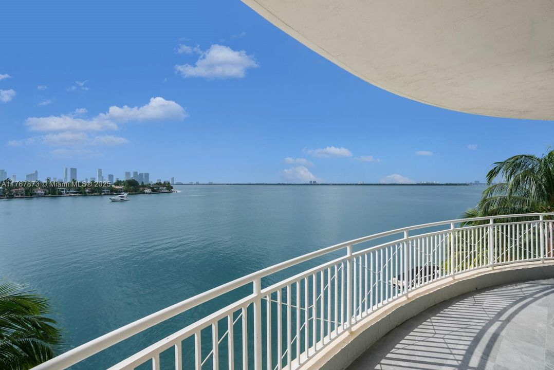 Recently Sold: $3,895,000 (4 beds, 3 baths, 3410 Square Feet)