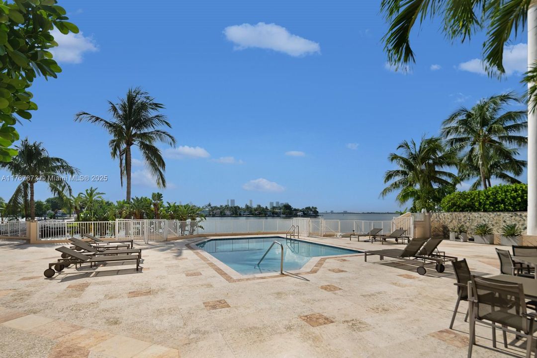 Recently Sold: $3,895,000 (4 beds, 3 baths, 3410 Square Feet)