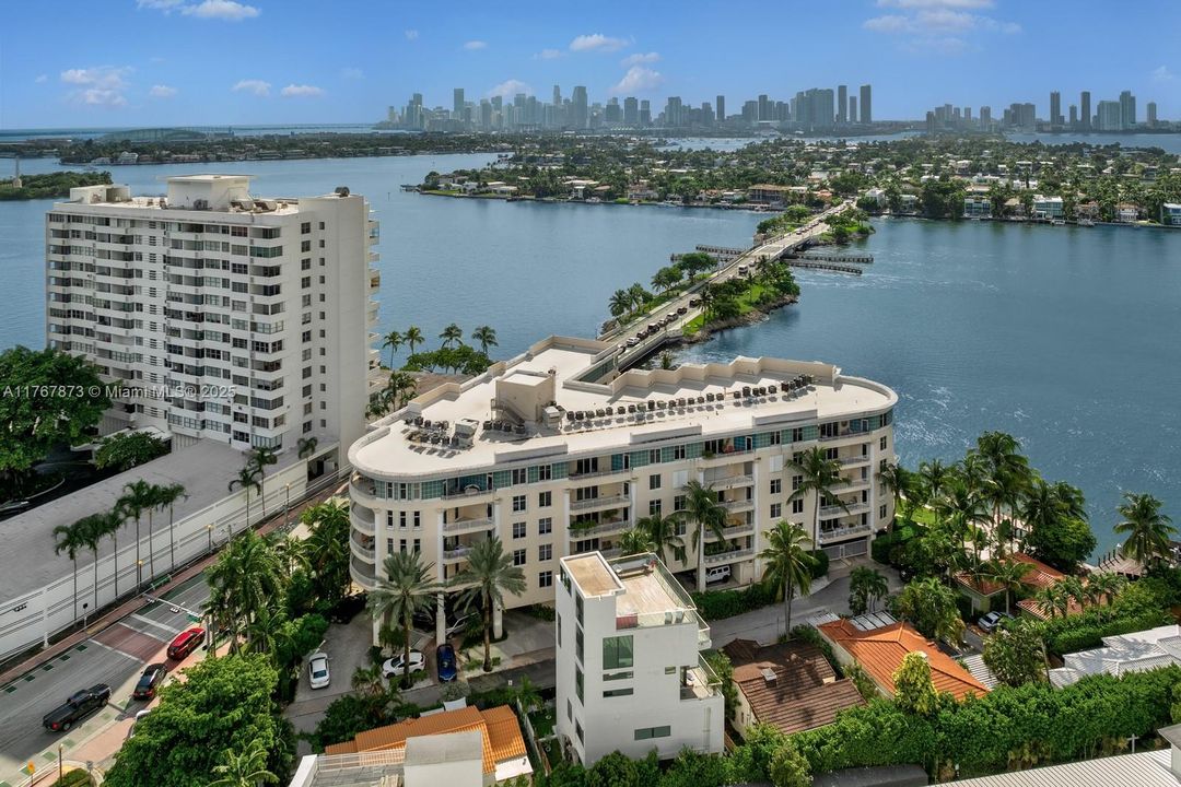 Recently Sold: $3,895,000 (4 beds, 3 baths, 3410 Square Feet)